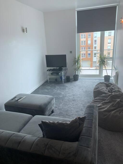 Recently Refurbished Apt Central Mk Free Parking Milton Keynes Exterior photo
