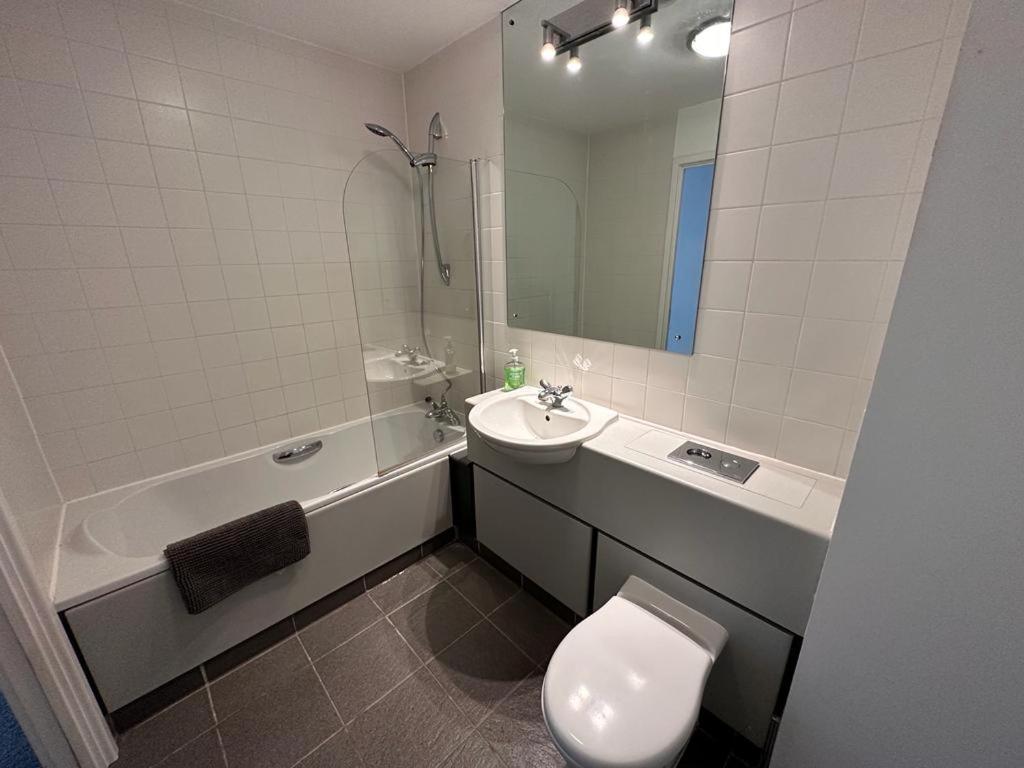 Recently Refurbished Apt Central Mk Free Parking Milton Keynes Exterior photo